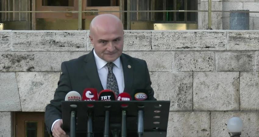 İYİ Partili Usta’dan Meclis Başkanı Kurtulmuş’a: Salondan kaçtın ama bakalım milletin vicdanından nasıl kaçacaksın İYİ Parti Samsun Milletvekili Erhan Usta, TBMM’de yaptığı açıklamada Meclis