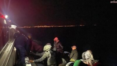 İzmir'in Selçuk ilçesi açıklarında Sahil Güvenlik Komutanlığı ekipleri 23 düzensiz