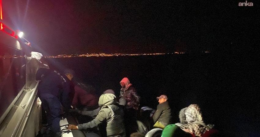 İzmir'in Selçuk ilçesi açıklarında Sahil Güvenlik Komutanlığı ekipleri 23 düzensiz