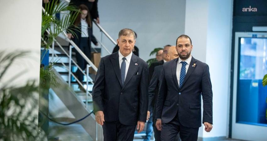 İzmir Büyükşehir Belediye Başkanı Cemil Tugay, Guatemala Büyükelçisi Eduardo Enrique