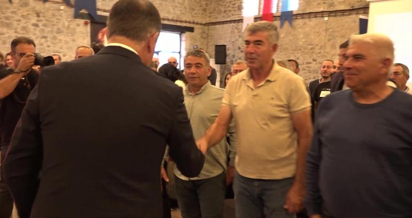 İzmir Büyükşehir Belediye Başkanı Cemil Tugay, su ürünleri sektörünün temsilcileriyle