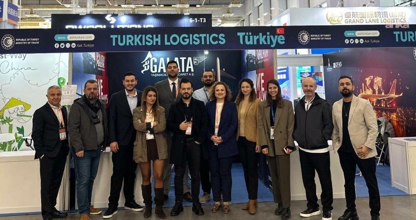 İzmir Büyükşehir Belediyesi’nin fuarcılık şirketi İZFAŞ, lojistik sektörünü Çin’e taşıyor İzmir Büyükşehir Belediyesi'nin fuarcılık şirketi İZFAŞ, ihracatçıların ve lojistik sektörünün