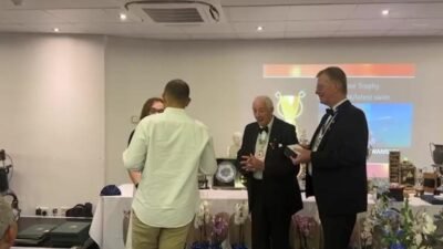 Manş Denizi’ni yüzerek geçen İzmir Büyükşehir Belediyesporlu yüzücü Tuna Tunca,