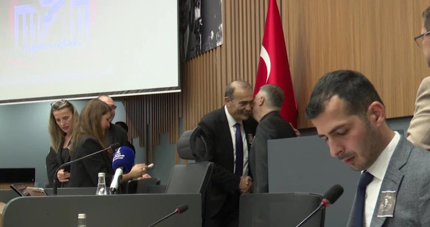 İzmir Büyükşehir Meclisi’nde bütçe görüşmeleri başladı İzmir Büyükşehir Belediyesi Kasım ayı olağan meclis toplantılarının birinci birleşiminde,