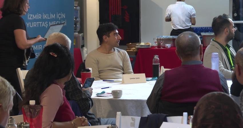 İzmir İklim Yurttaş Meclisi’nden 11 maddelik bildiri İzmir Büyükşehir Belediyesi’nin İzmirlileri iklim politikalarına dahil etmek amacıyla hayata