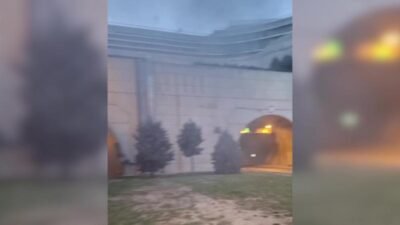 İzmir Büyükşehir Belediyesi İtfaiye Dairesi Başkanlığı ekipleri, Konak Tünelleri’nde sabah