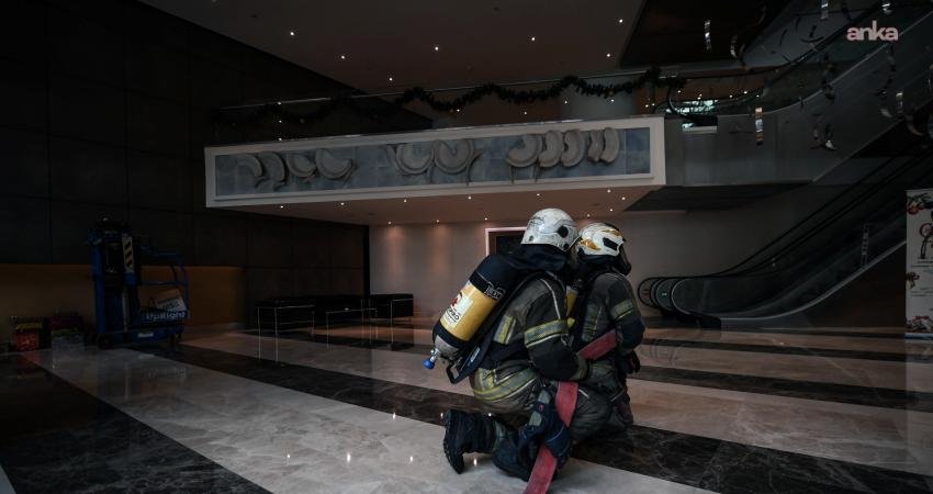 İzmir İtfaiyesi’nden Swissotel’de nefes kesen tatbikat İzmir’in Konak ilçesinde bulunan Swissotel Büyük Efes’te İzmir İtfaiye Dairesi