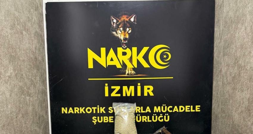 İzmir’de 7 kilogram uyuşturucu ele geçirildi İzmir Cumhuriyet Başsavcılığı koordinesinde, Narkotik Suçlarla Mücadele Şube Müdürlüğü ekipleri