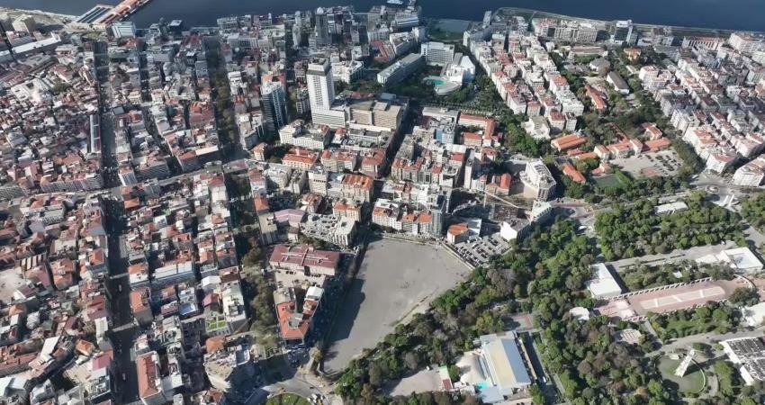 Basmane Çukuru’nda yapılması planlanan gökdelen projesi, İzmir’de tartışma yarattı. Alanın