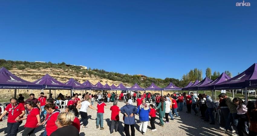 İzmir Büyükşehir Belediyesi Engelli Çalışmaları Şube Müdürlüğü, engelliler ve yakınlarıyla