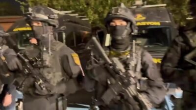 İzmir'de "Saraçlar" suç örgütüne yönelik düzenlenen operasyonda gözaltına alınan 23