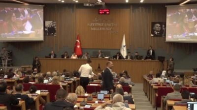 İzmir Büyükşehir Belediyesi CHP Grup Başkan Vekili Altan İnanç, orta