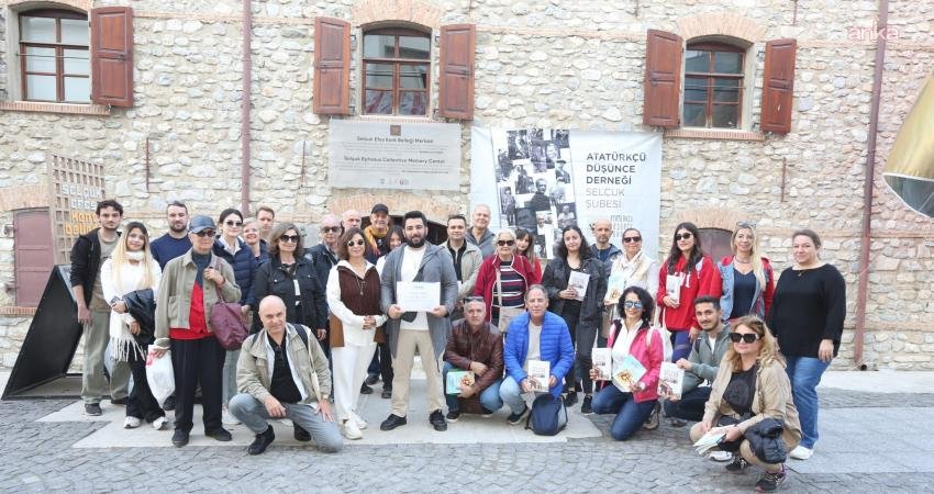 İzmir Turist Rehberleri Odası’na (İZRO) bağlı turist rehberleri, “Topraktan Kültüre