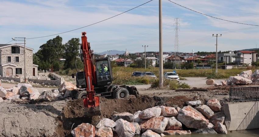 İZSU Genel Müdürlüğü, Yarımada’daki derelerden 100 bin ton malzeme çıkardı İzmir Büyükşehir Belediyesi İZSU Genel Müdürlüğü, taşkın riskini azaltmak için