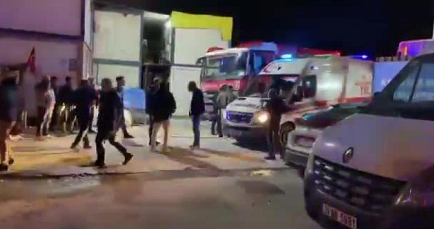 Kabataş’ta metro inşaatında iskele çöktü: 5 işçi yaralı İstanbul Kabataş’ta devam eden metro inşaatında çöken iskelenin altında kalan