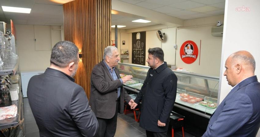 Kahramankazan Belediye Başkanı Selim Çırpanoğlu, ilçedeki esnafı ziyaret ederek onların