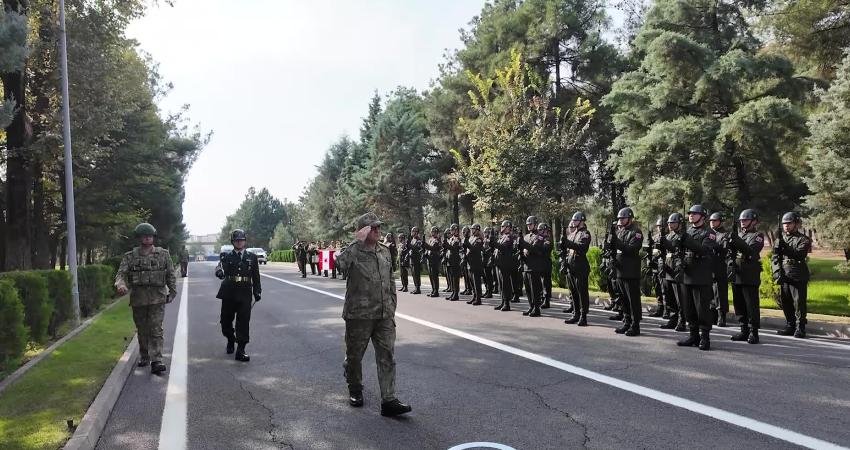 Kara Kuvvetleri Komutanı Orgeneral Tokel, Diyarbakır ve Gaziantep’te denetlemelerde bulundu Kara Kuvvetleri Komutanı Orgeneral Metin Tokel, Diyarbakır'da konuşlu 7'nci Kolordu