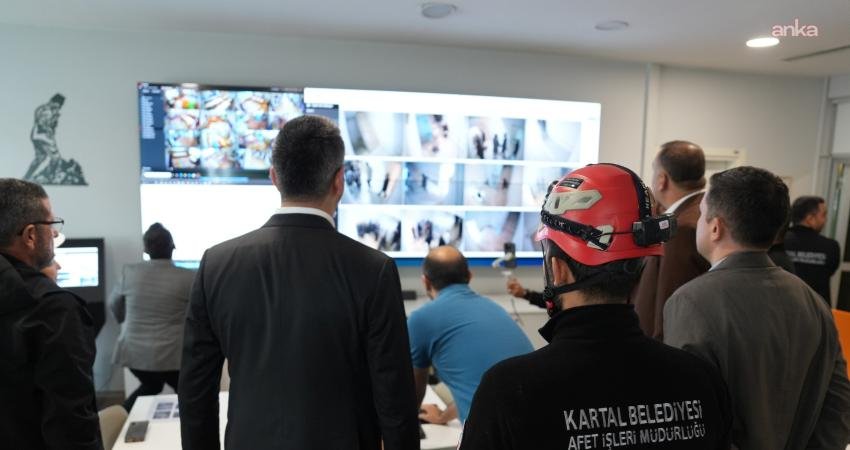 Kartal Belediyesi’nden deprem tatbikatı… Başkan Yüksel: “Depremle yaşamak, her türlü senaryoya karşı hazırlıklı olmalıyız” Kartal Belediyesi, Marmara Bölgesi’nde eş zamanlı olarak düzenlenecek deprem tatbikatının