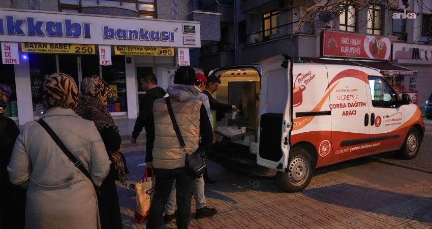 Keçiören Belediyesi, soğuk havanın etkisini artırmasıyla sabah erken saatlerde işe