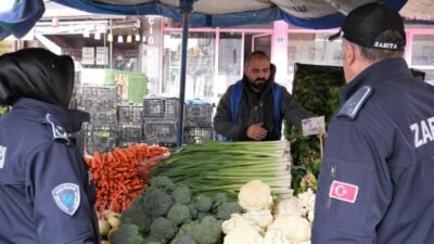 Keçiören Belediyesi Zabıta Müdürlüğü ekipleri, semt pazarlarında tartı ve terazi