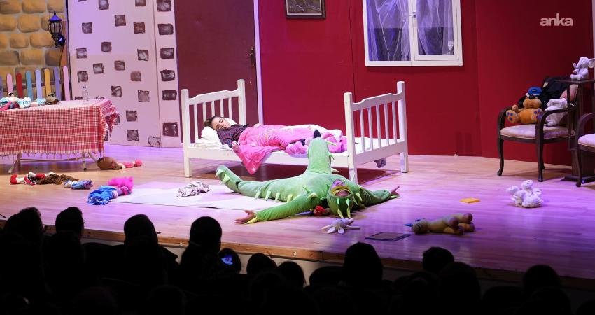 Keçiören Belediyesi Şehir Tiyatroları tarafından Necip Fazıl Kısakürek Tiyatro Salonu'nda