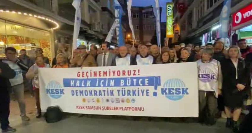 KESK Samsun Şubeler Platformu: “2026 bütçesi tarihinin en ağır rant bütçesidir” KESK Samsun Şubeler Platformu, Süleymaniye Geçidi’nde yaptığı basın açıklamasıyla 22