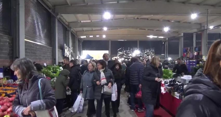 Kış aylarının vazgeçilmesi kestanenin fiyatı cep yakıyor. Esnaf Cengiz Özel,