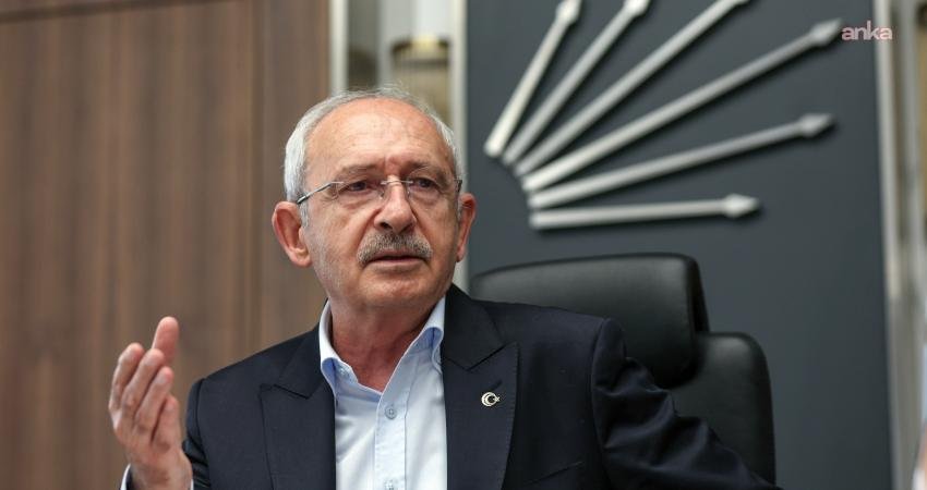 Kılıçdaroğlu: “Sanatçılar fakirleşirken beşli çeteler ve uyuşturucu baronları zenginleşiyor” CHP 7. Genel Başkanı Kemal Kılıçdaroğlu, sanatçı Bilge Şen’in ekonomik