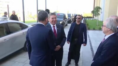 KKTC’nin 42'nci kuruluş yıl dönümü dolayısıyla düzenlenen resmi törende konuşan