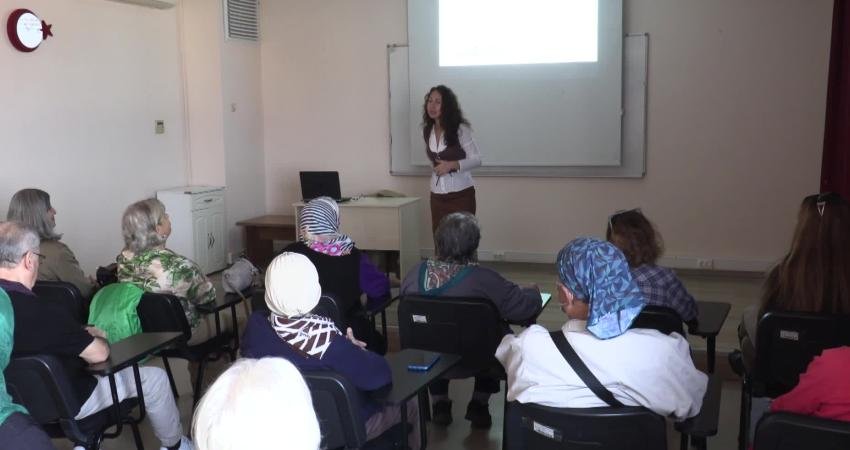 Konak Belediyesi Psikososyal Destek Merkezi, düzenlediği “Alzheimer, Demans ve Sağlıklı