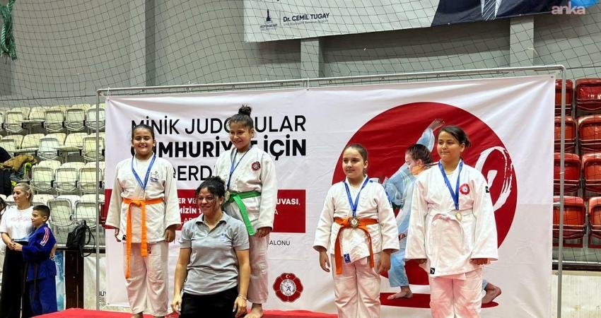 Konak’ın minik judocuları Süper Minikler ve Minikler Judo Turnuvası’ndan madalyalarla
