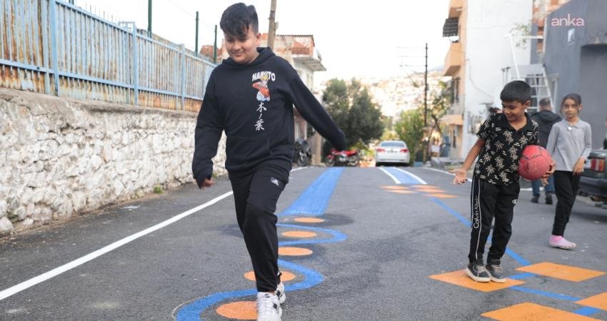 Konak’ta okul yolları renkleniyor Konak Belediyesi’nin ilçedeki okul yollarını hem eğlenceli hem güvenli hale