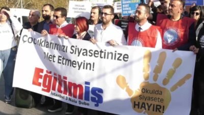 Küçükçekmece’deki Hacı Bektaş Veli Anadolu Lisesi’nde, 29 Ekim Cumhuriyet Bayramı