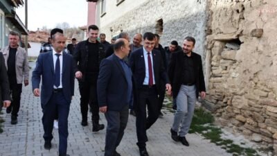 Kütahya Belediyesi, Kumarı Mahalle Fırını'nı hizmete açtı. Açılış programına katılan