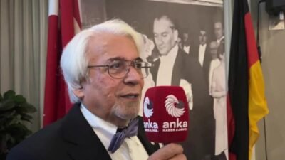 Nürnberg'de düzenlenen Cumhuriyet Balosu’nda konuşan Kuzey Bavyera Atatürkçü Düşünce Derneği