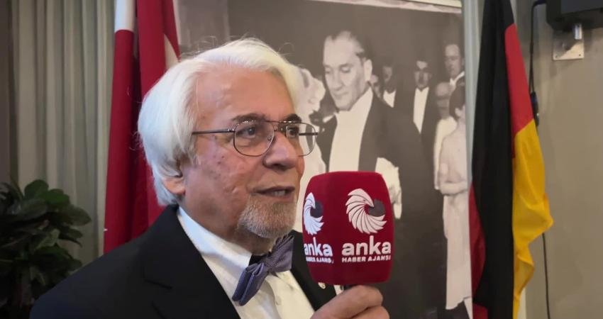 Kuzey Bavyera Atatürkçü Düşünce Derneği Başkanı Akgün: Atatürk Cumhuriyeti’ni Ortadoğu Cumhuriyeti’ne çeviremeyecekler Nürnberg'de düzenlenen Cumhuriyet Balosu’nda konuşan Kuzey Bavyera Atatürkçü Düşünce Derneği