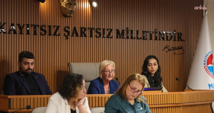 Maltepe Belediyesi’nin kasım ayı meclis toplantılarının ilkini yöneten Birinci Grup