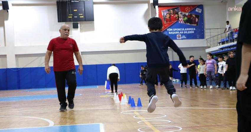 Maltepe Belediyesi’nin kış spor kurslarında ikinci dönem başladı. Spor İşleri