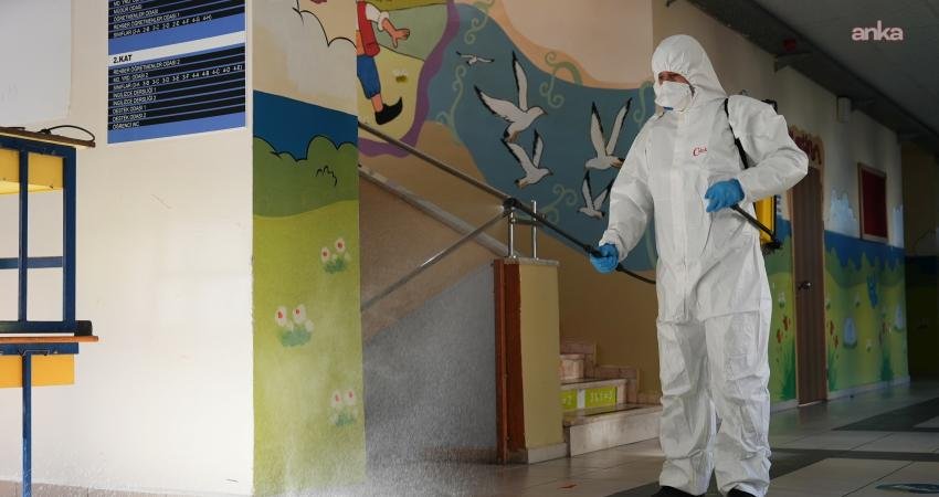 Maltepe Belediyesi, ara tatilde ilçedeki okullarda hijyen ve dezenfeksiyon çalışmalarına