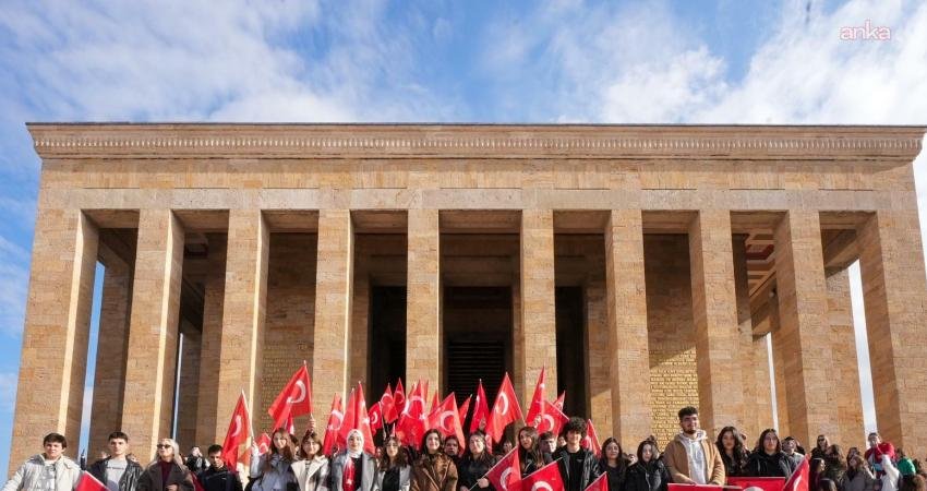 Maltepe Belediyesi’nin organizasyonuyla Başkent'te giden öğrenciler, Aslanlı Yol’dan ilerleyerek Ata’nın
