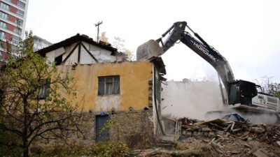 Mamak Belediyesi, halk sağlığını ve güvenliğini tehdit eden yapılarla kararlı