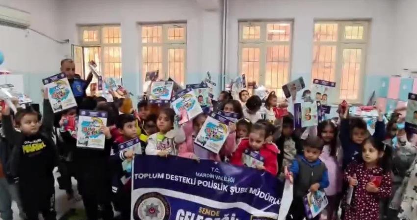 Mardin Artuklu’da 416 öğrenciye trafik ve okuma bilinci aşılandı Mardin İl Emniyet Müdürlüğü Toplum Destekli Polislik Şube Müdürlüğü ekipleri,