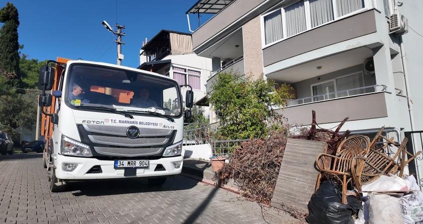 Marmaris Belediyesi’nden vatandaşlara atık uyarısı: “Sistemin doğru işlemesi için kurallara uyulması şart” Marmaris Belediyesi’nin çevre temizliği ve kent estetiğini korumak amacıyla 1