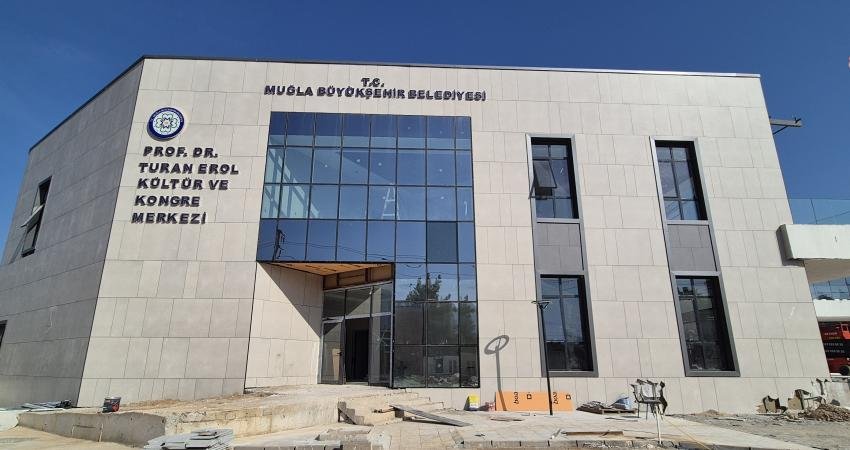 Muğla Büyükşehir Belediyesi tarafından yapımı sürdürülen Milas Kültür Merkezi’nde çalışmalar