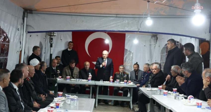 Millî Savunma Bakanı Yaşar Güler şehit Uzman Çavuş Cem Dolapcı’nın ailelerini ziyaret etti Millî Savunma Bakanı Yaşar Güler, Azerbaycan-Gürcistan sınırında düşen C-130 askeri