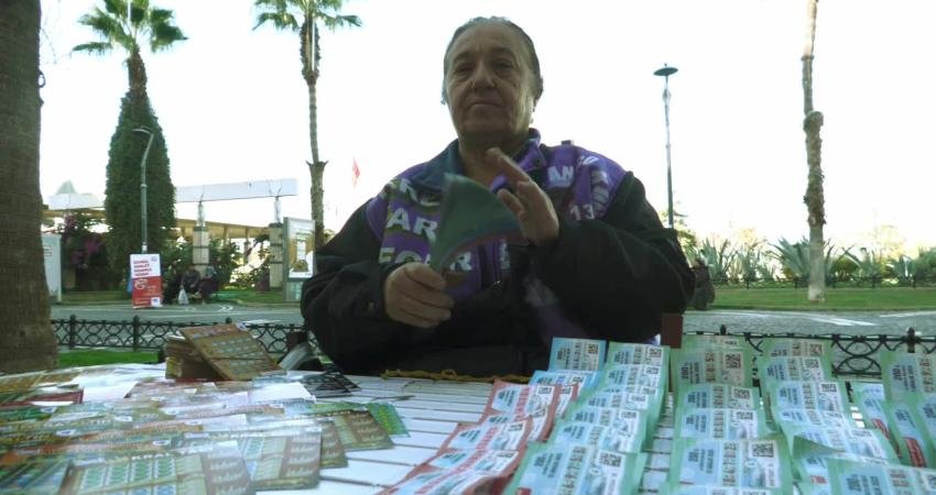 Milli Piyango’da 800 milyon liralık büyük ikramiye bile satışları artırmadı: “Tarihin en kötü günlerini yaşıyoruz. Türkiye kumarhaneye döndü” Büyük ikramiyenin 800 milyon lira olduğu yılbaşı özel çekilişi için