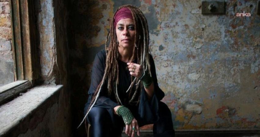 İzmir Büyükşehir Belediyesi’nin "Yaşayan Kütüphane" yaklaşımı ile başlattığı Yaşayan Kütüphane