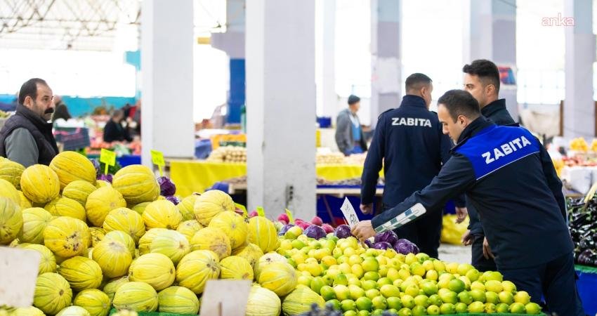 Narlıdere Belediyesi’nden pazar yerinde denetim Narlıdere Belediyesi, Kapalı Pazar Yeri’nde, tüketici haklarının korunması amacıyla fiyat