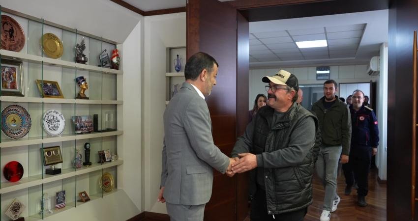 Orman yangınına müdahale etmek için süt kamyonundaki bin 650 litre