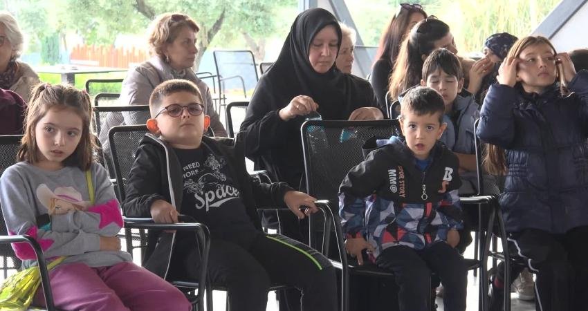 Osmangazi’de çocuklara ara tatil hediyesi: “Toprak Ana” tiyatrosu Osmangazi Belediyesi, miniklerin ara tatil sevincini sanatla zenginleştirmek amacıyla ‘Toprak